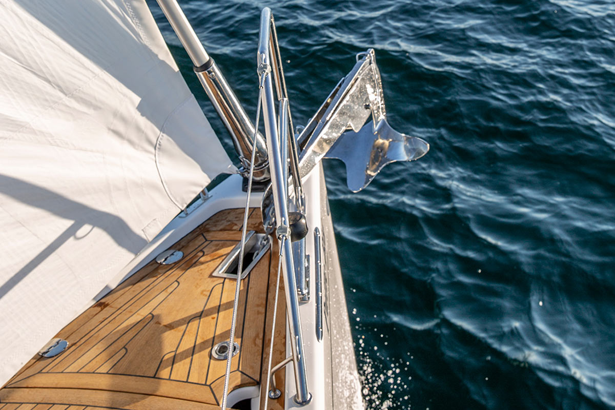 arcona-435-bow-anchor