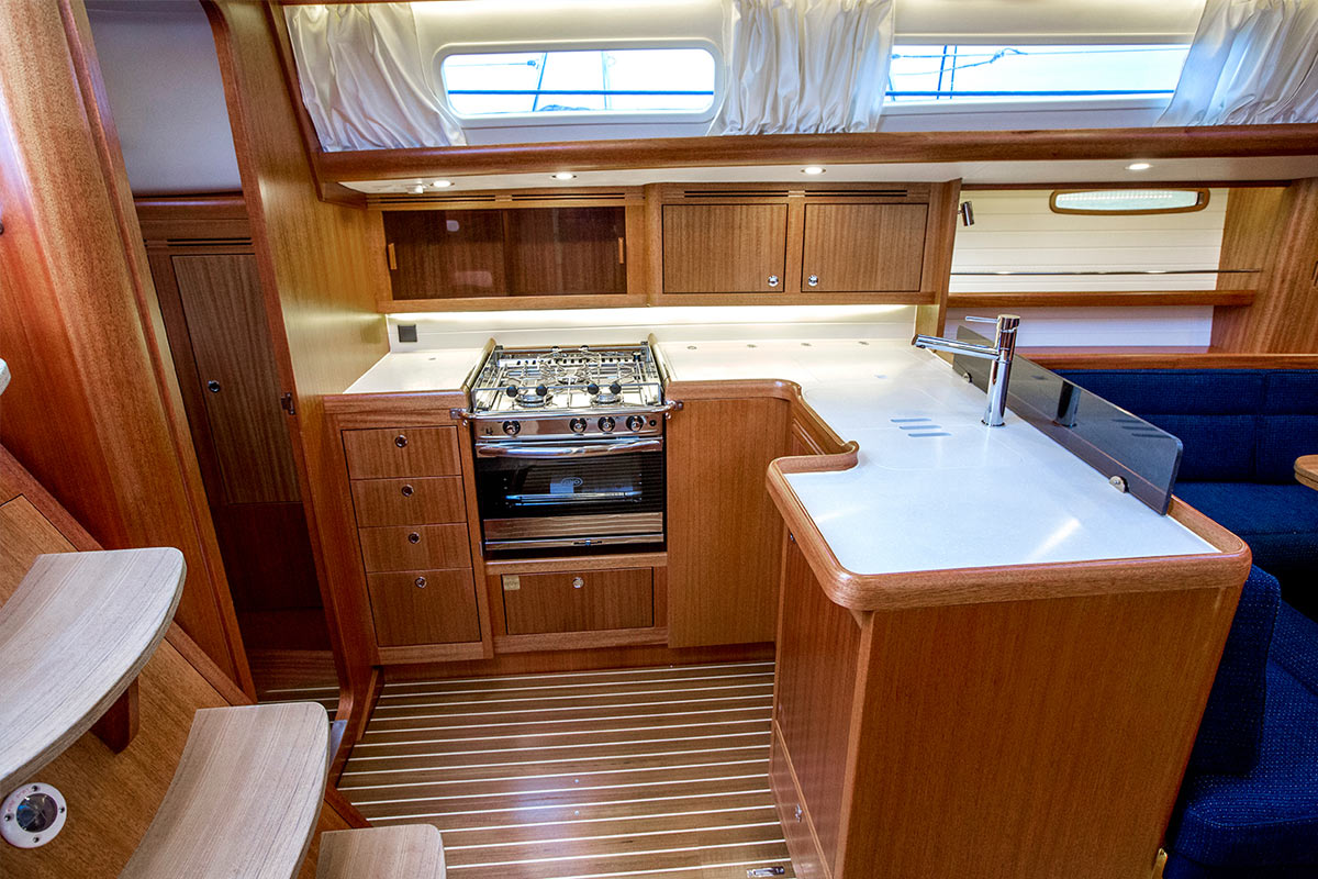 arcona-435-galley