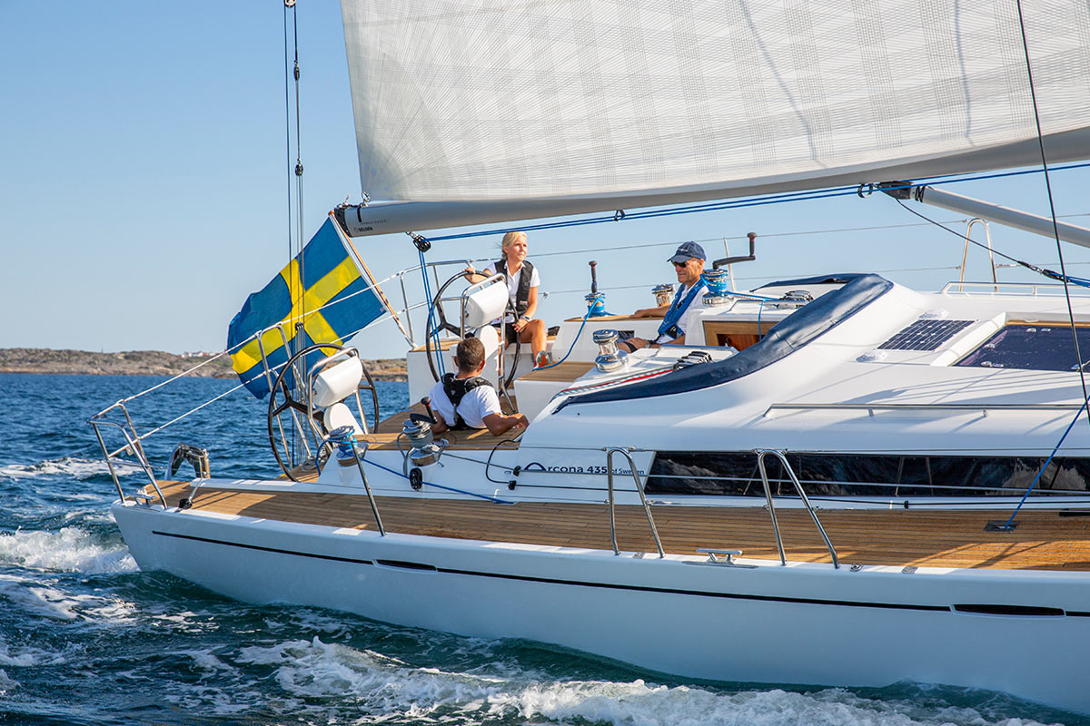 arcona-435-sailing-helm-position
