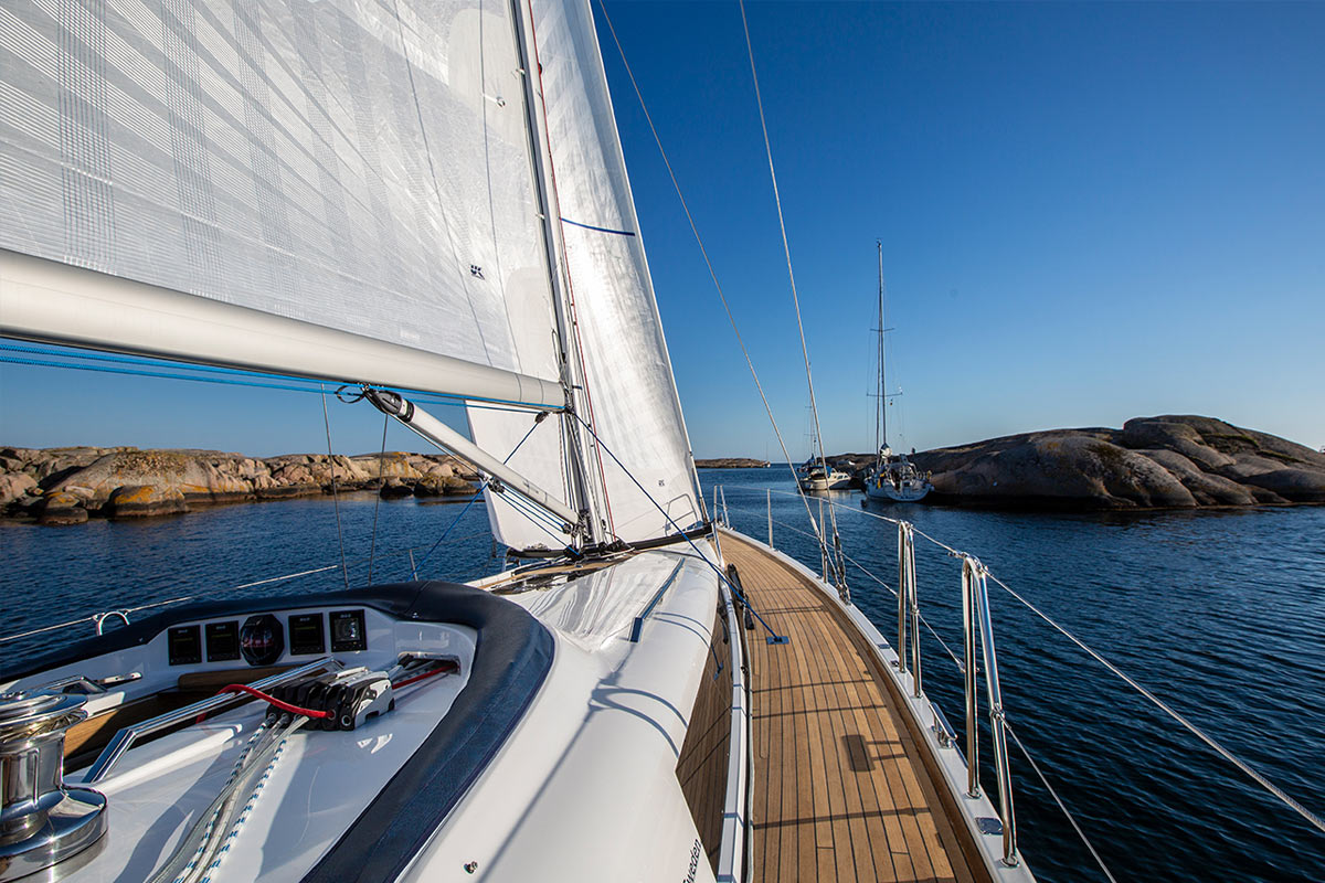 arcona-435-side-deck