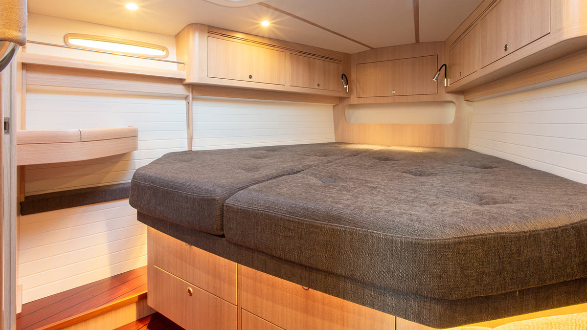 arcona-465-light-oak-master-cabin