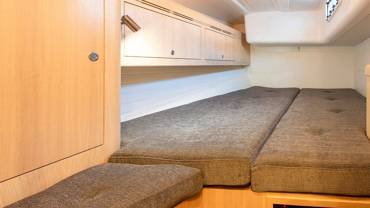 arcona-465-light-oak-starboard-cabin