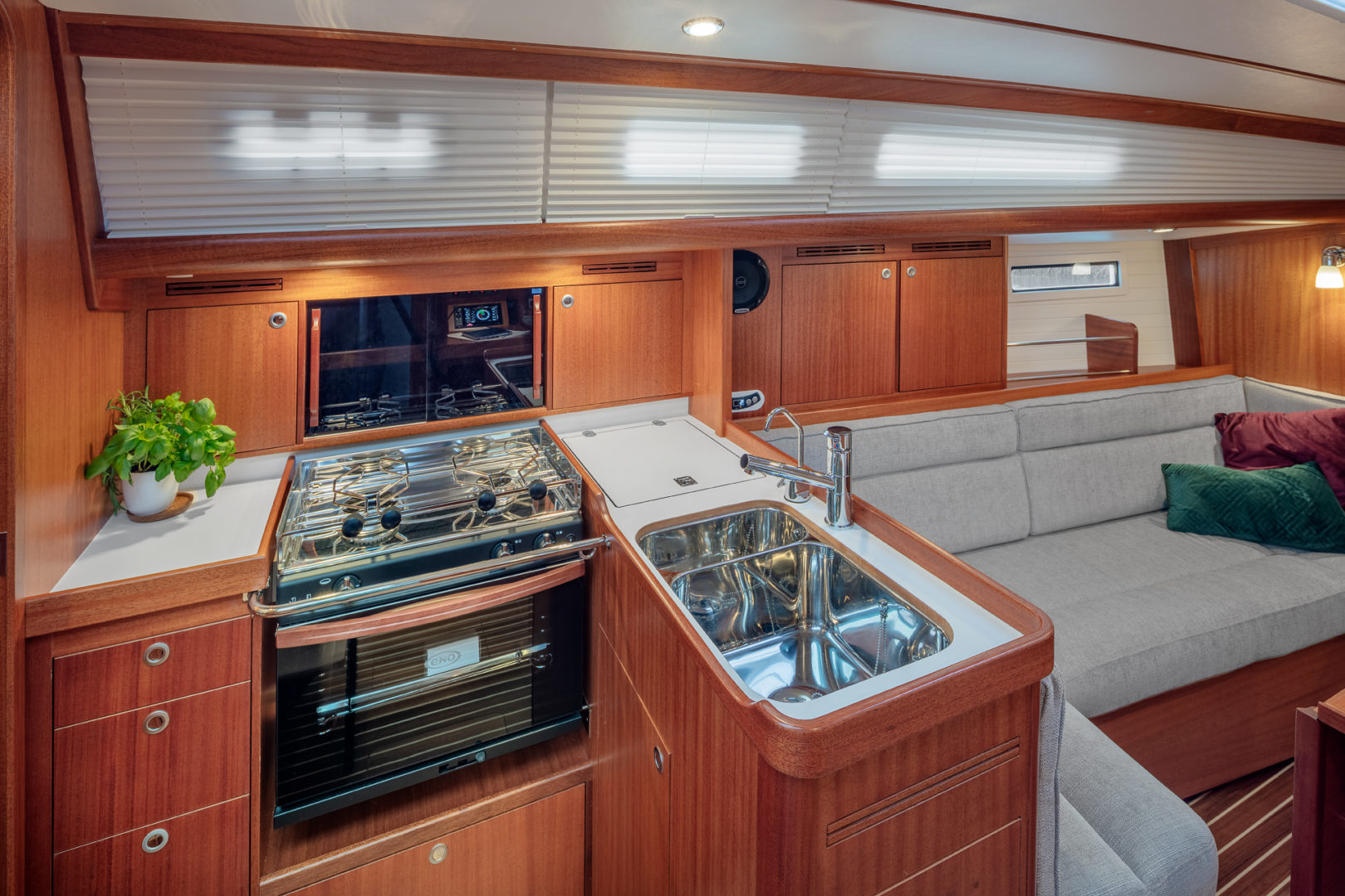 arcona_345__c0a3712web_ppoint_mm_hd-1620x1080