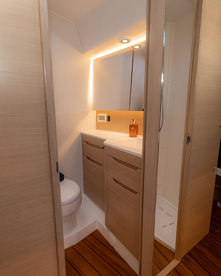 16_arcona-50-1635w